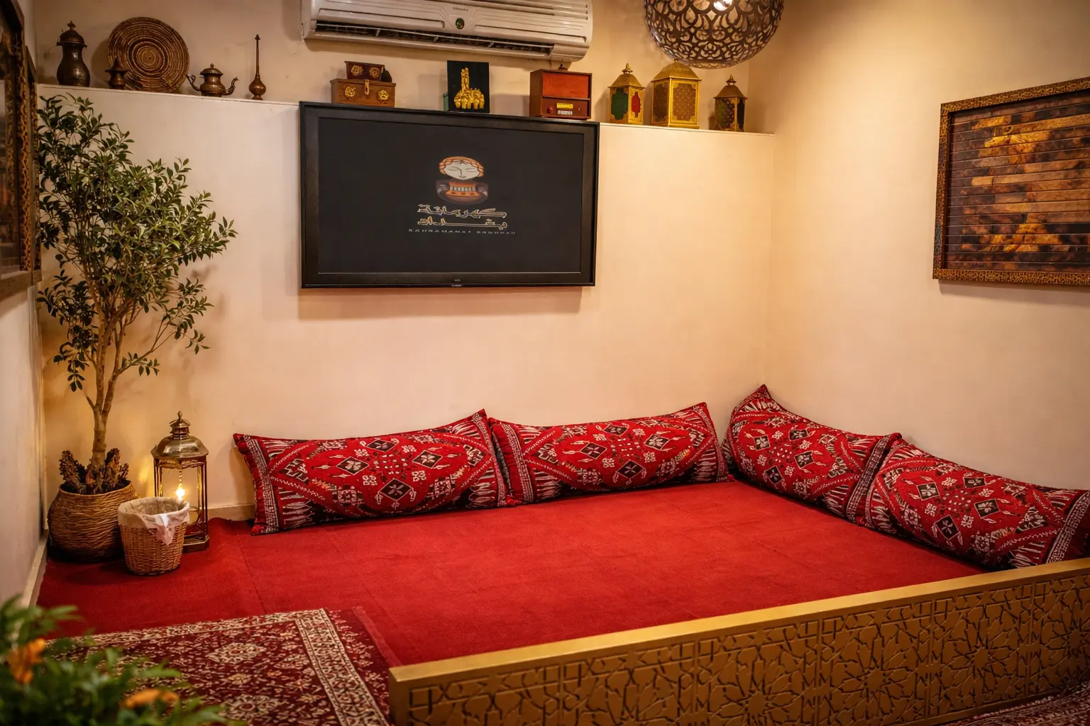 جلسات عربية أرضية فخمة في مطعم كهرمانة بغداد البحرين - Traditional Arabic Majlis